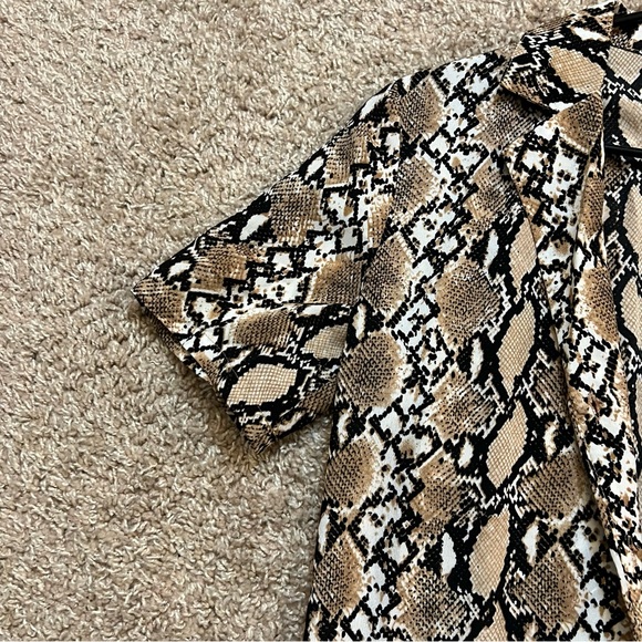Shein SnakeSkin Button Down Shirt Size small - Picture 5 of 8